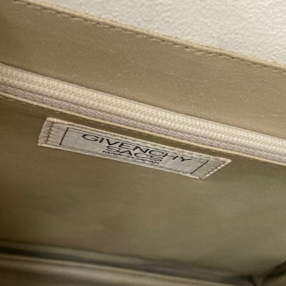 RARE Givenchy Signature Classic Leather Envelope Crossbody Clutch - Picture 6 of 8